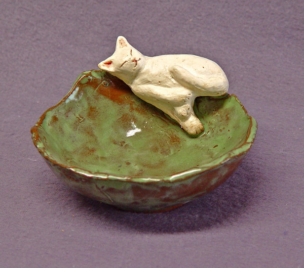 Handmade Ceramic Trinket Bowl with a Sleeping Cat, Ceramic Cat, Ring Holder, Jewelry Holder, Green