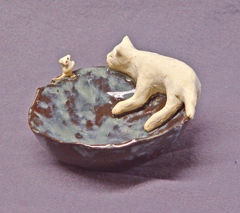 Handmade Ceramic Trinket Bowl with a Sleeping Cat and a Mouse, Rustic Style, Ceramic Cat, Ring Holder,Jewelry Holder